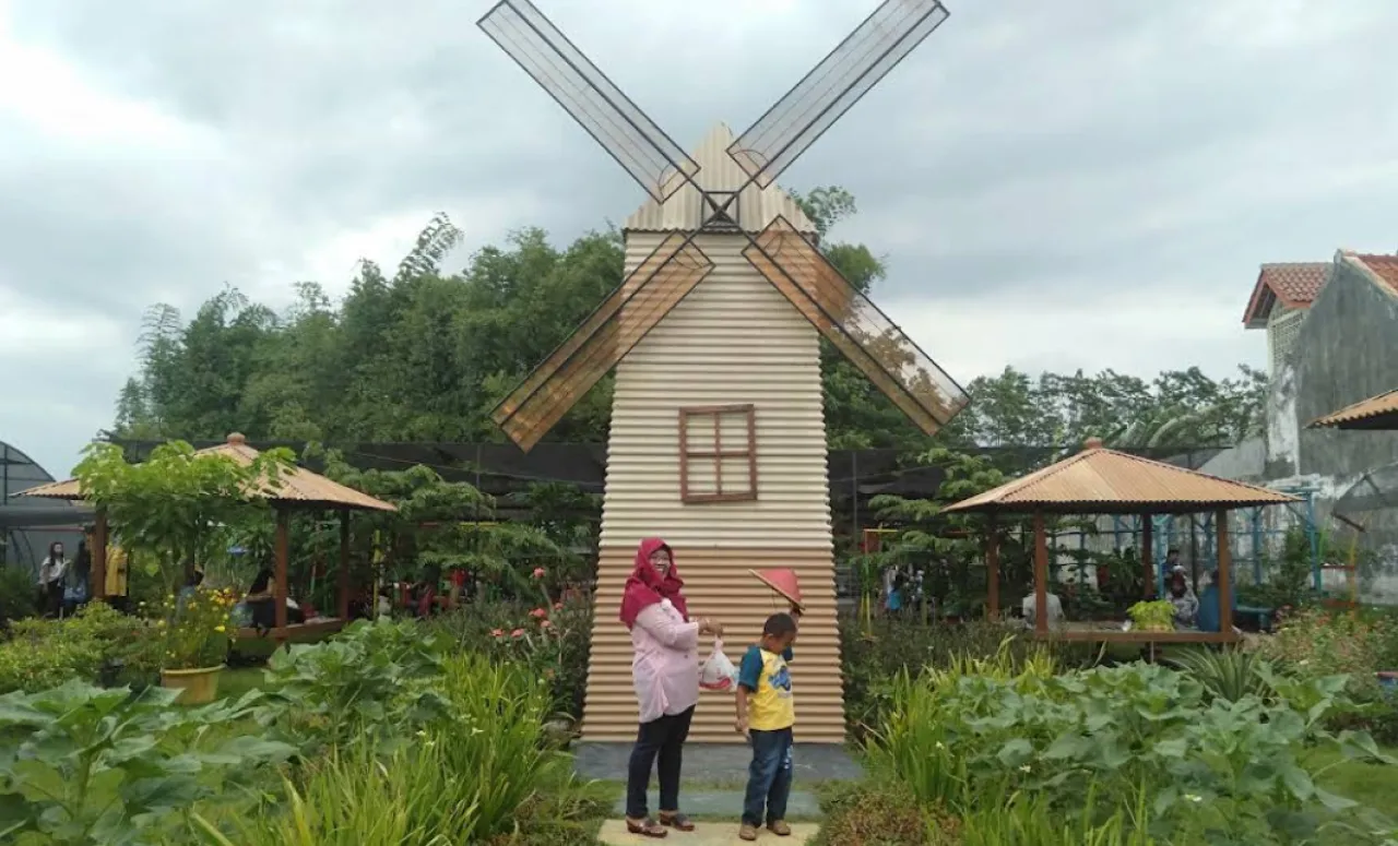 Fish Garden Blitar, Wisata Taman dan Kuliner yang Menenangkan di Tengah Kota
