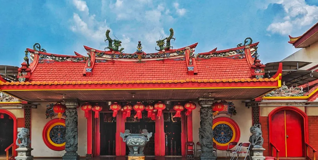Kelenteng Tjoe Hwie Kiong, Wisata Religi dan Budaya Bersejarah di Kota Kediri