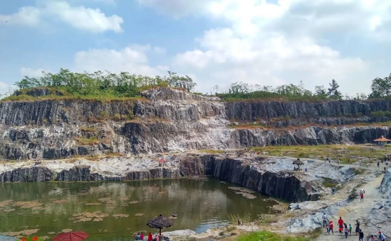 Obyek Wisata Tampomas, Pesona Alam Sunyi yang Memikat di Banjarnegara