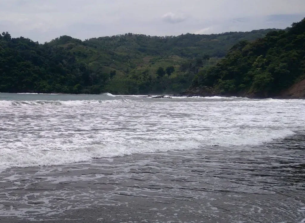 Pantai Gurah Bahari, Destinasi Wisata Alam Menawan di Wates Blitar