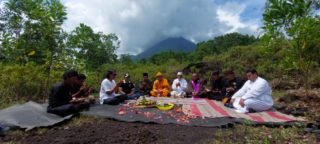 Do'a Lintas Iman Tutup Musim Tanam 2025 di Gunung Lemongan Lumajang