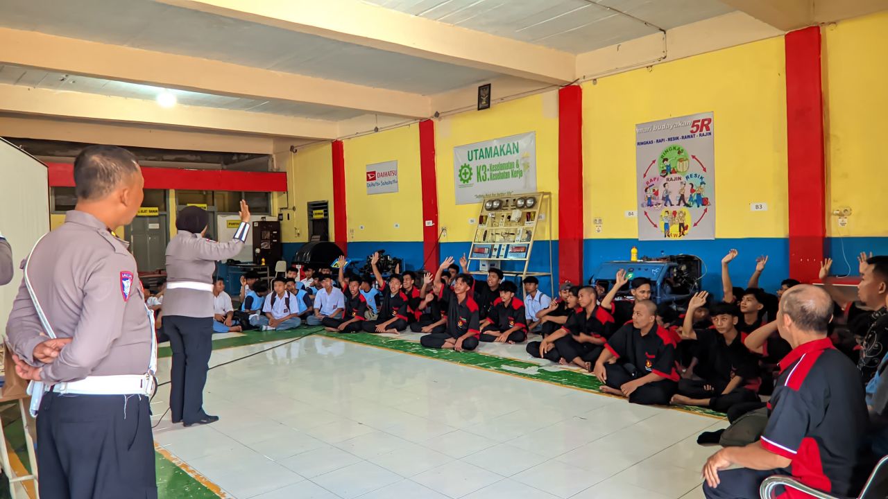 Polres Lumajang Tingkatkan Kesadaran Lalu Lintas di Kalangan Pelajar