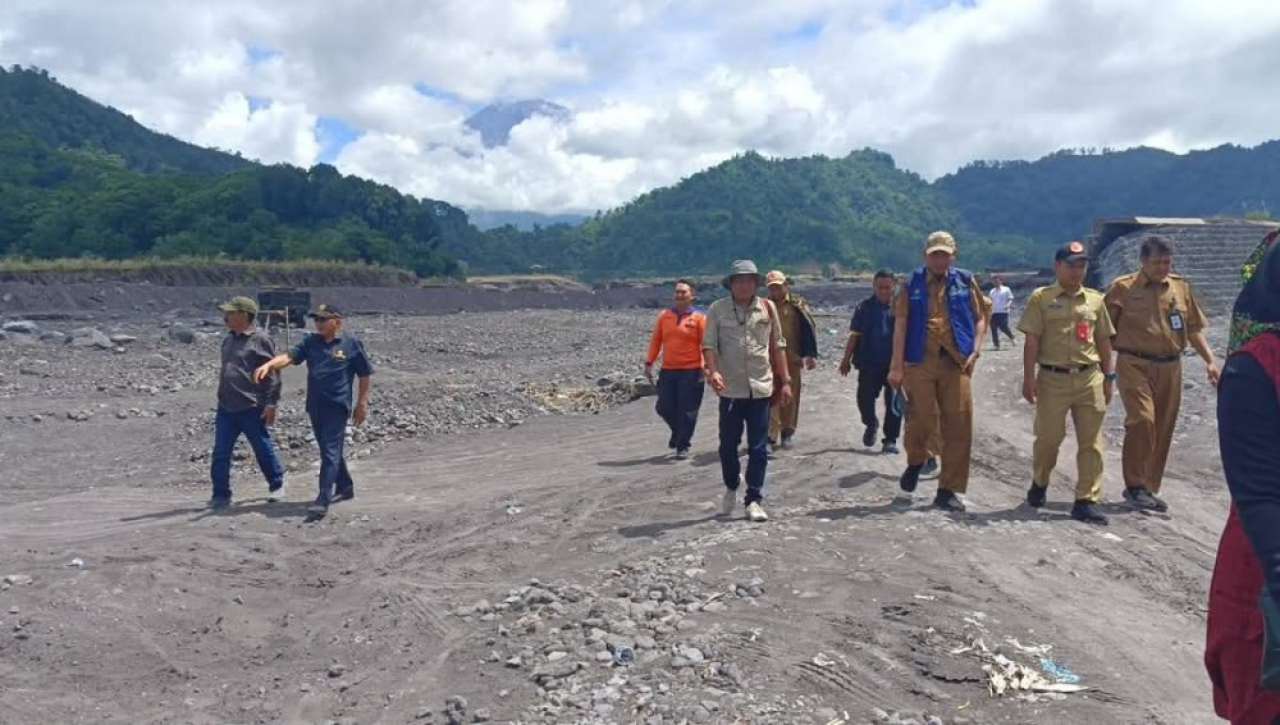 Komisi B DPRD Tinjau Tanggul Sungai Hampir Jebol di Kampung Renteng Lumajang Segera Diperbaiki