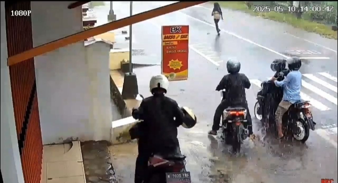 Detik-detik Pembegalan Siswi SMK di Lumajang Terekam Kamera, Korban Disatroni Empat Pelaku