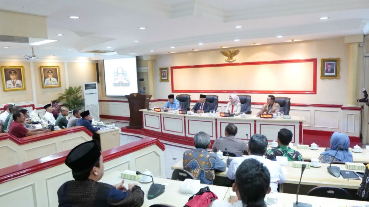 Duel Bupati di Perbatasan Berakhir Damai: Tumpak Sewu Jadi Simbol Kolaborasi