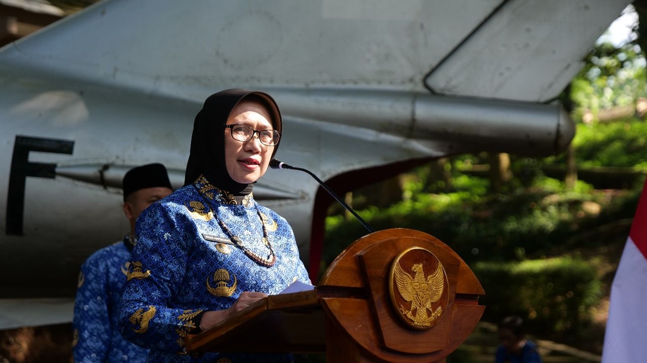 Bupati Lumajang Serahkan 631 SK PPPK 2024 di Selokambang, Dorong Peningkatan Kinerja