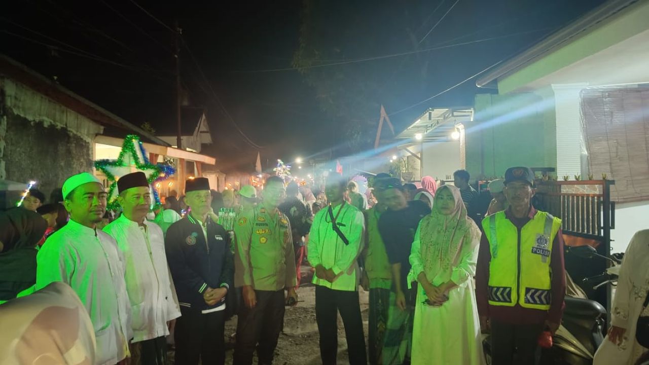 Pawai Lampion Santri, Tradisi Tahun Baru Islam yang Hangatkan Yosowilangun Kidul Lumajang