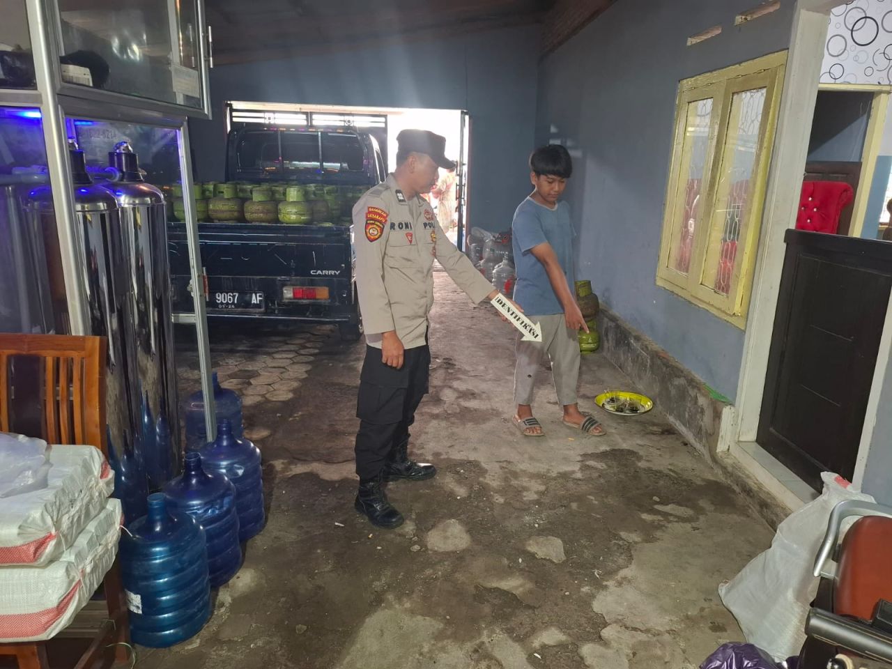 Polisi Olah TKP Pasca Aksi Pencurian Sepeda Motor di Wotgalih Lumajang