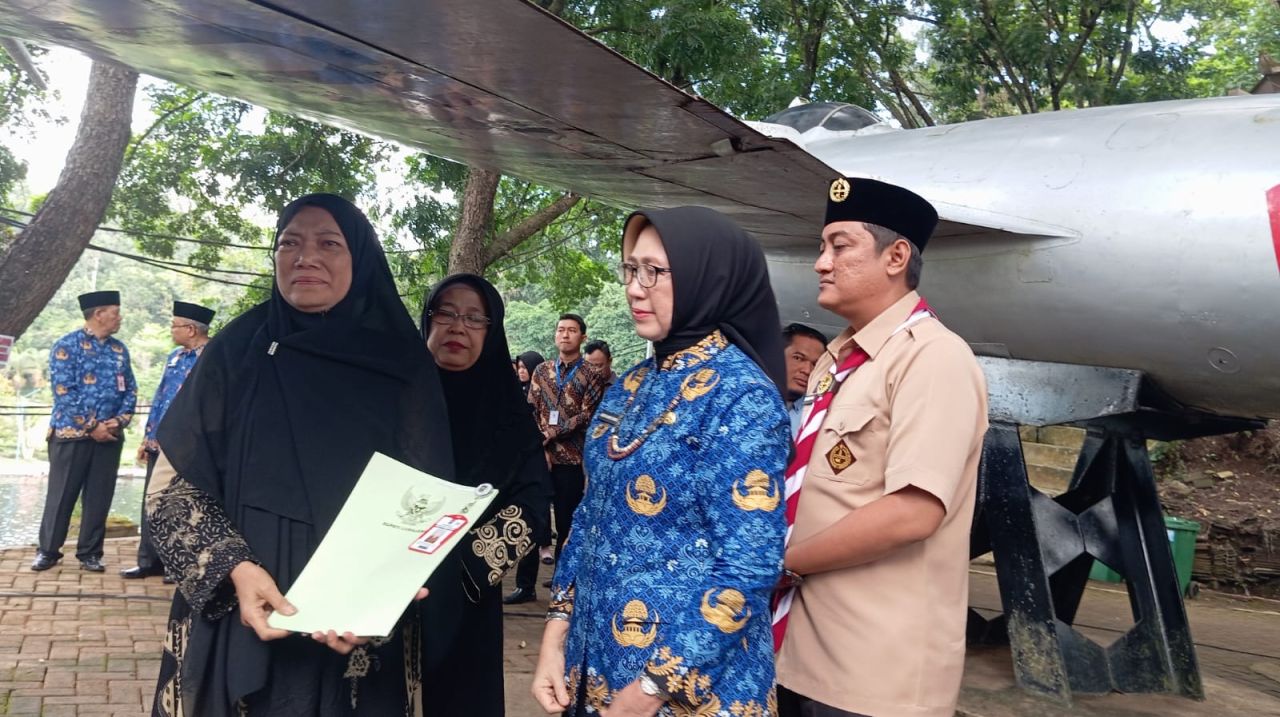 Guru Lolos PPPK Lumajang Meninggal sebelum Terima SK, Bupati Tetap Serahkan kepada Keluarga