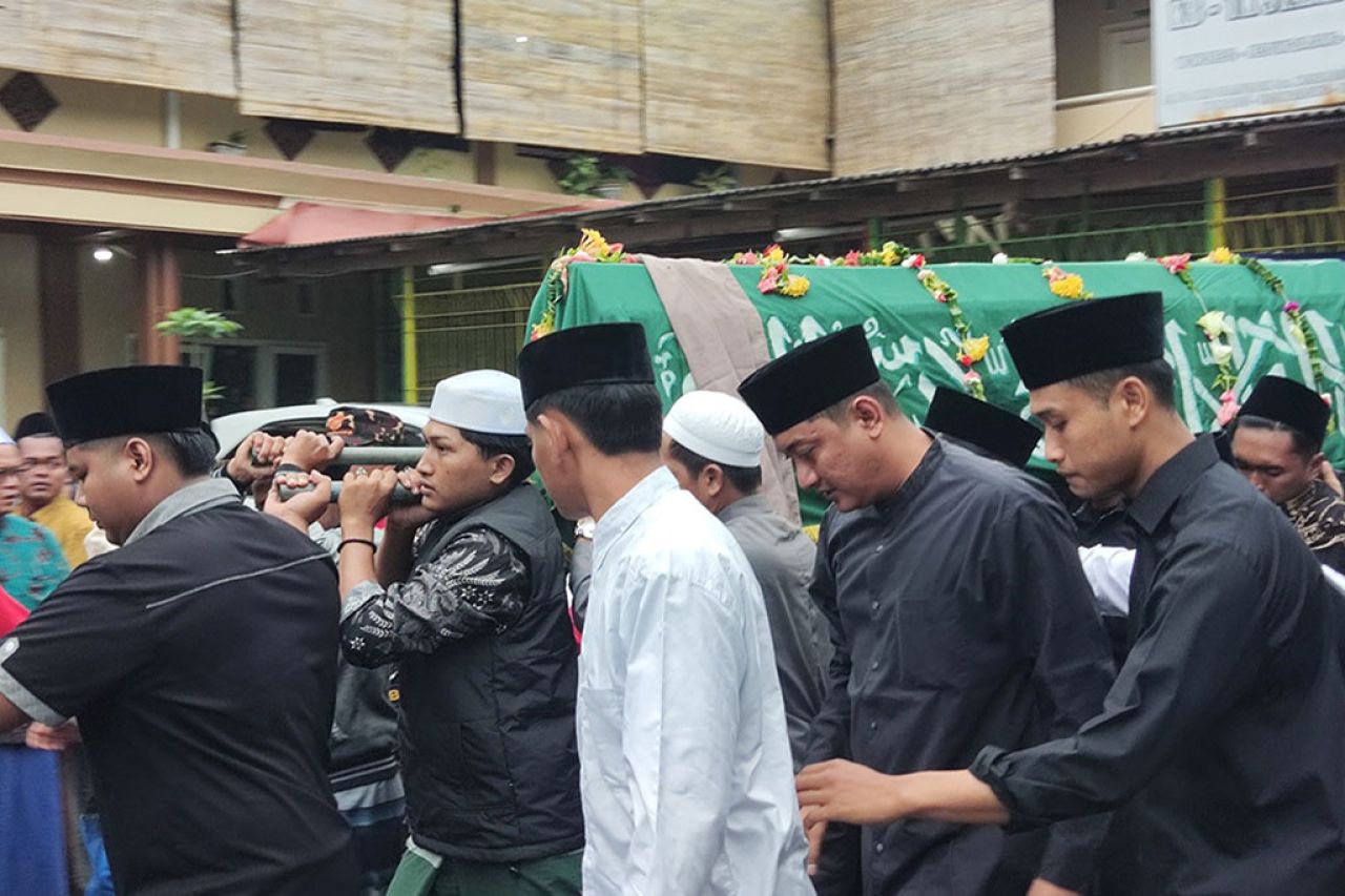 Bupati Lumajang Takziah ke Pesantren Kyai Syarifuddin, Nyai Hj. Ainun Nisa’ Berpulang