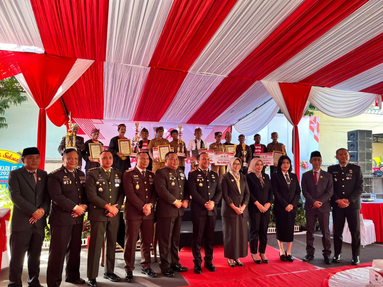 HUT Bhayangkara ke-79, Polres Lumajang Berikan Penghargaan Satkamling Terbaik