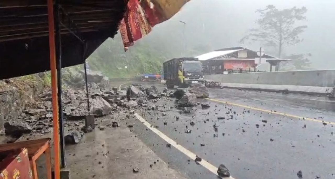 Longsor Timbun Jalur Piket Nol Lumajang, Akses Lumajang–Malang Lumpuh Sementara