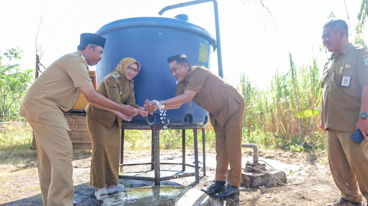 Krisis Air Puluhan Tahun Berakhir, Bupati dan Wabup Lumajang Resmikan Sumur Bor & Proyek SPAM