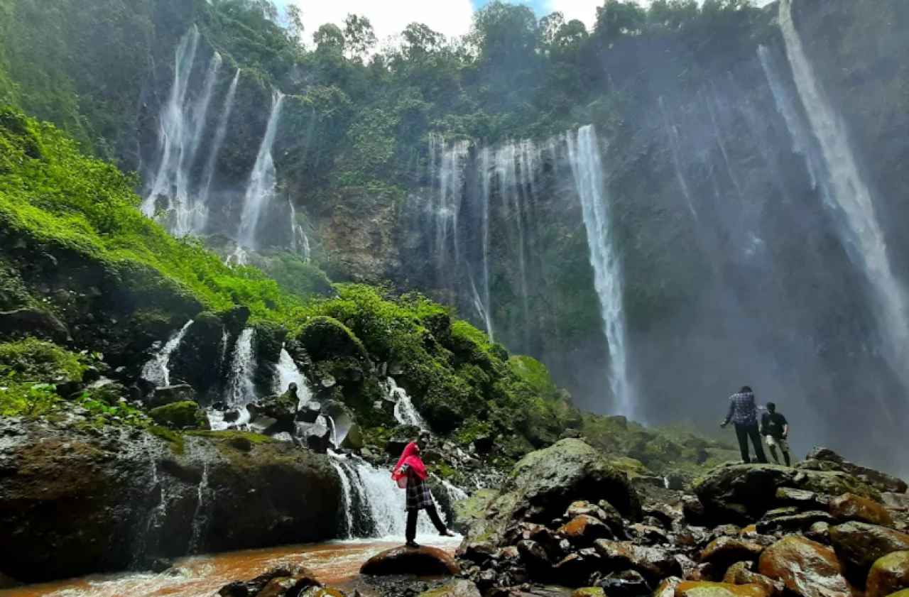 Liburan ke Air Terjun Tumpak Sewu, Destinasi Wisata Populer di Perbatasan Malang dan Lumajang