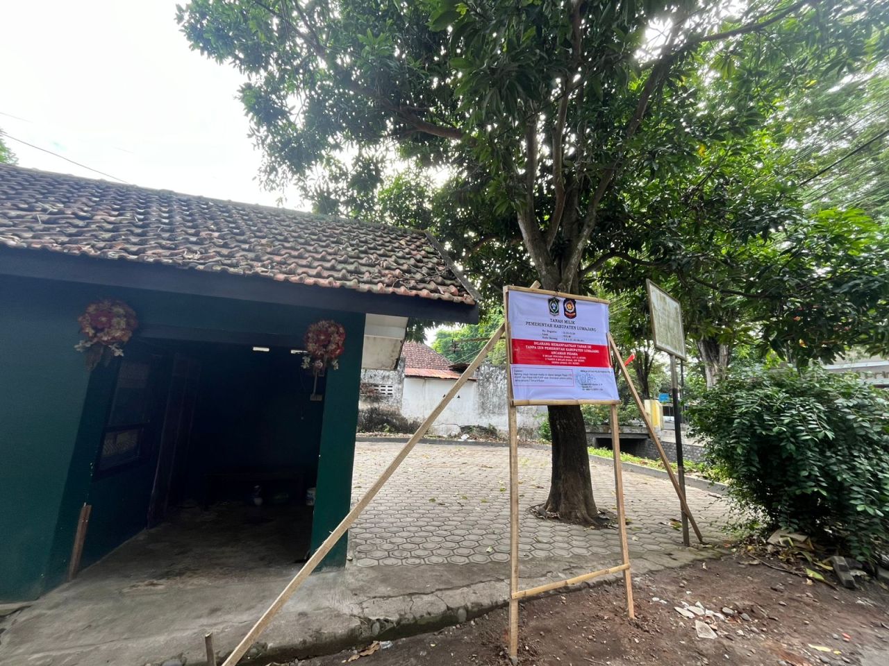 Satpol PP Lumajang Tutup Lahan Parkir Magnolia Tengah Malam, Ini Alasannya