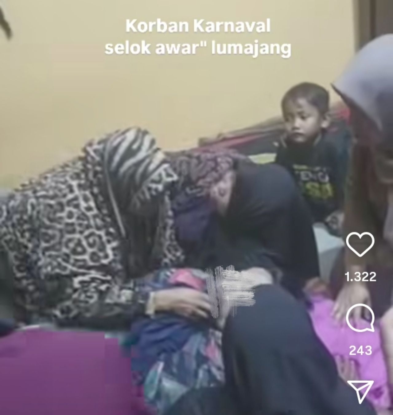 Seorang Ibu Meninggal Saat Menyaksikan Karnaval di Lumajang, Warganet Debat Penyebab