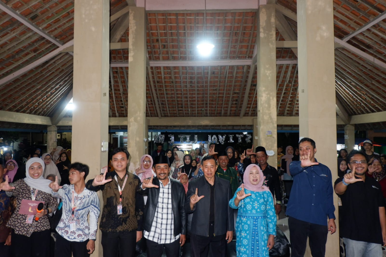 Mahasiswa UB dan Warga Randuagung Lumajang Bergandeng Tangan Hidupkan Semangat Membaca