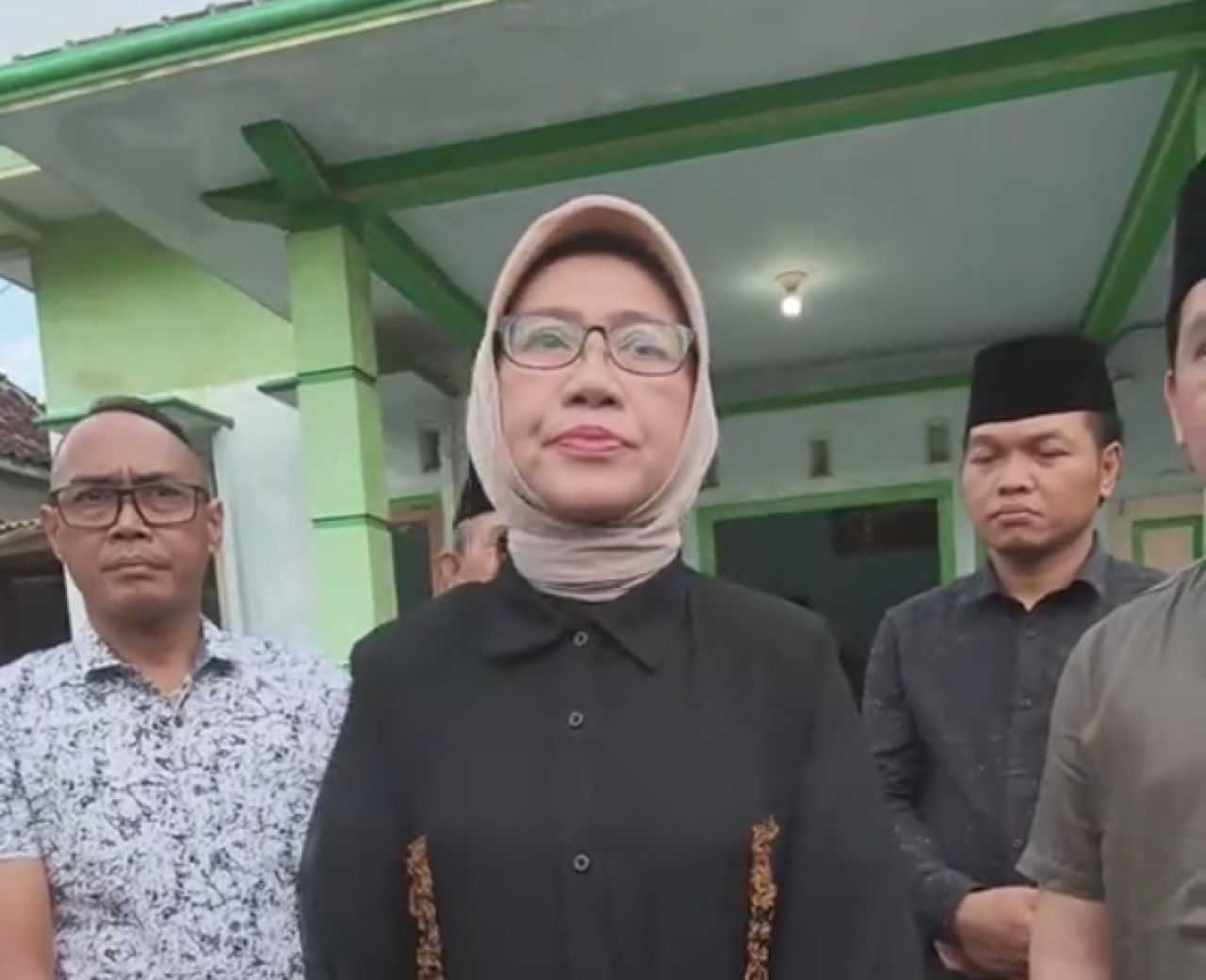 Suasana Haru di Rumah Duka Korban Karnaval, Bupati Lumajang Sampaikan Belasungkawa Langsung