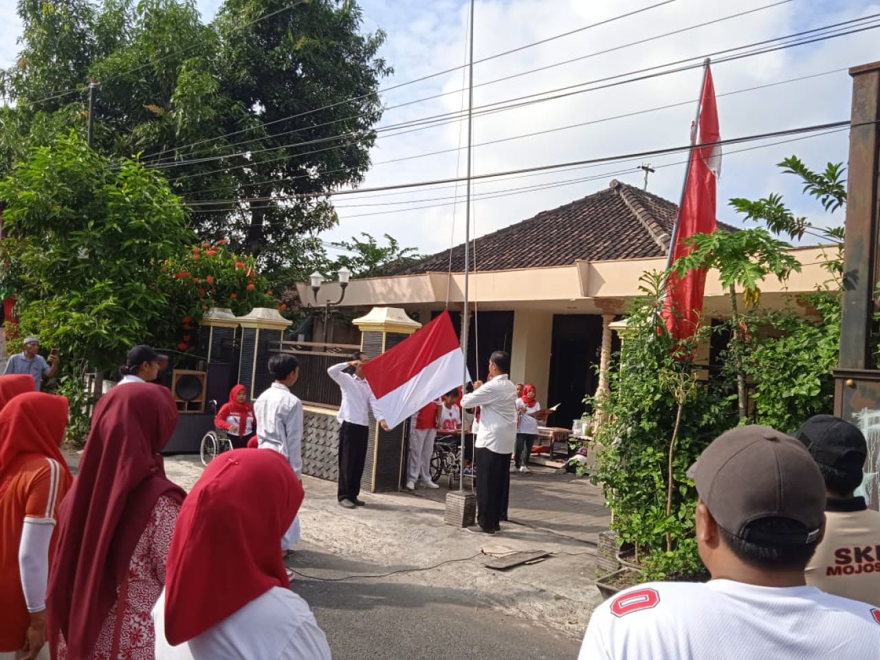 Difabel Lumajang Buktikan Semangat Merdeka, Gelar Upacara dan Lomba di Mojosari