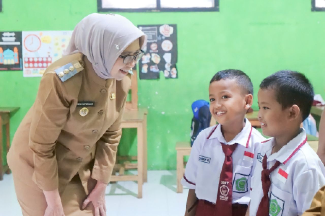Bupati Lumajang Pastikan Kualitas Program Makan Bergizi Gratis di Klakah