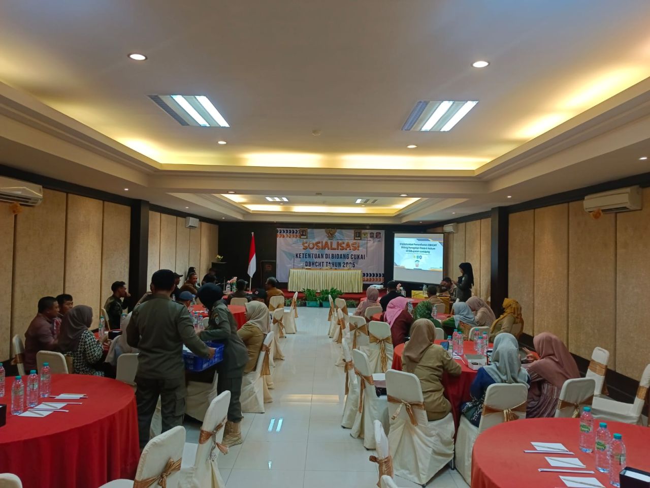 Satpol PP Lumajang Gencar Sosialisasi Bahaya Rokok Ilegal, Sasar Warung hingga Sekolah