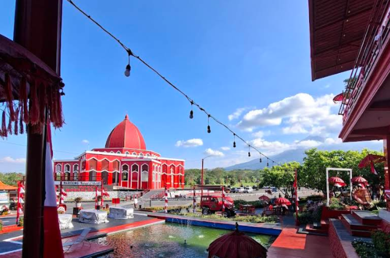 Masjid Merah Moekhlas Sidik, Ikon Religi Unik di Pandaan Pasuruan