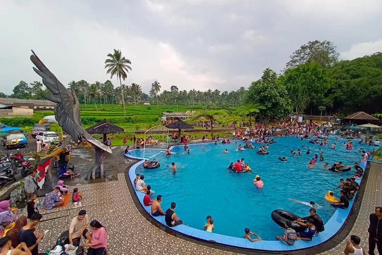 Segarnya Wisata Pemandian Tirtosari di Desa Penanggal Lumajang