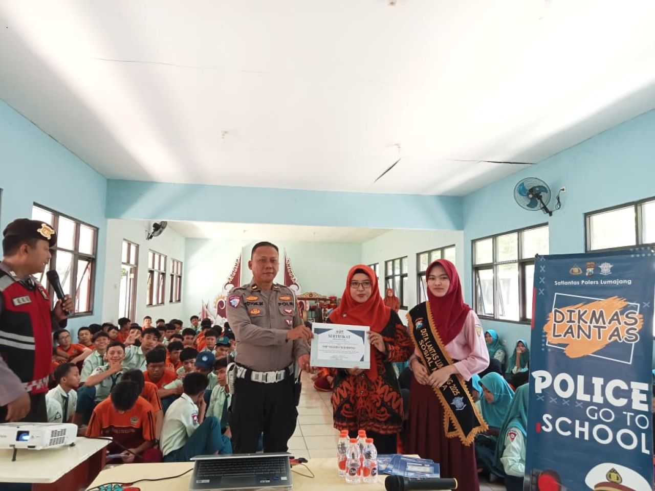 Edukasi Keselamatan Berkendara, Satlantas Polres Lumajang Sambangi SMPN 1 Sukodono