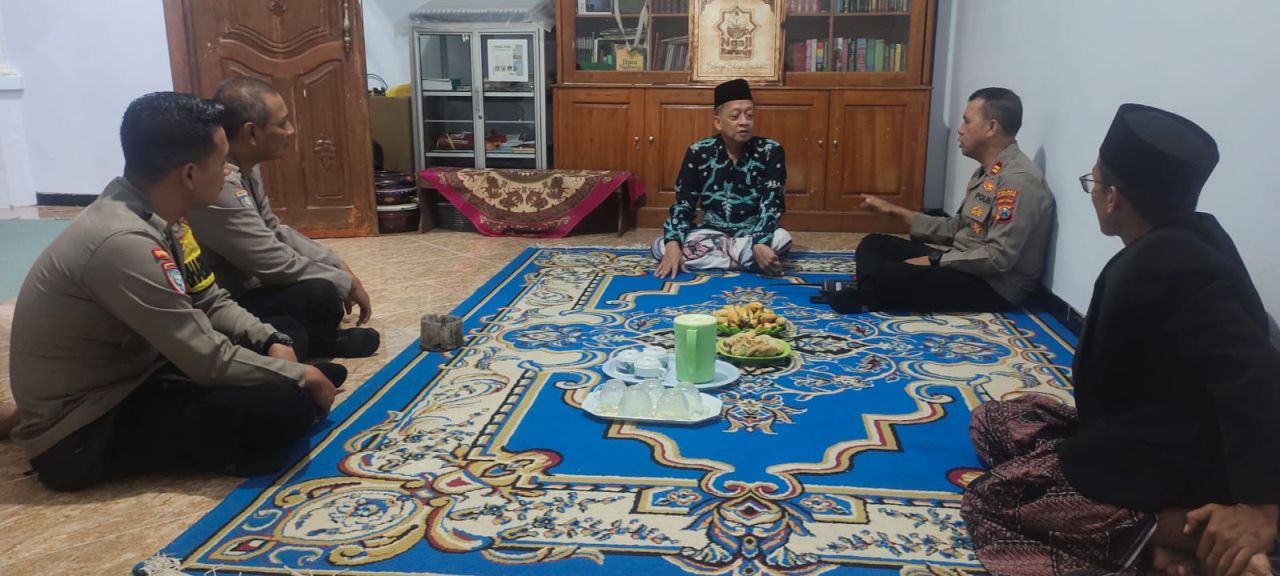 Polsek Lumajang Kota Dampingi Aremania Gelar Doa Bersama Tragedi Kanjuruhan