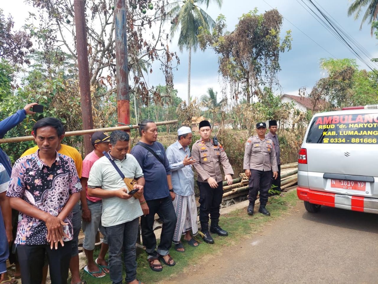 Polisi Kawal Pemakaman RH Akhir Panjang Sang Maling Sapi di Lumajang