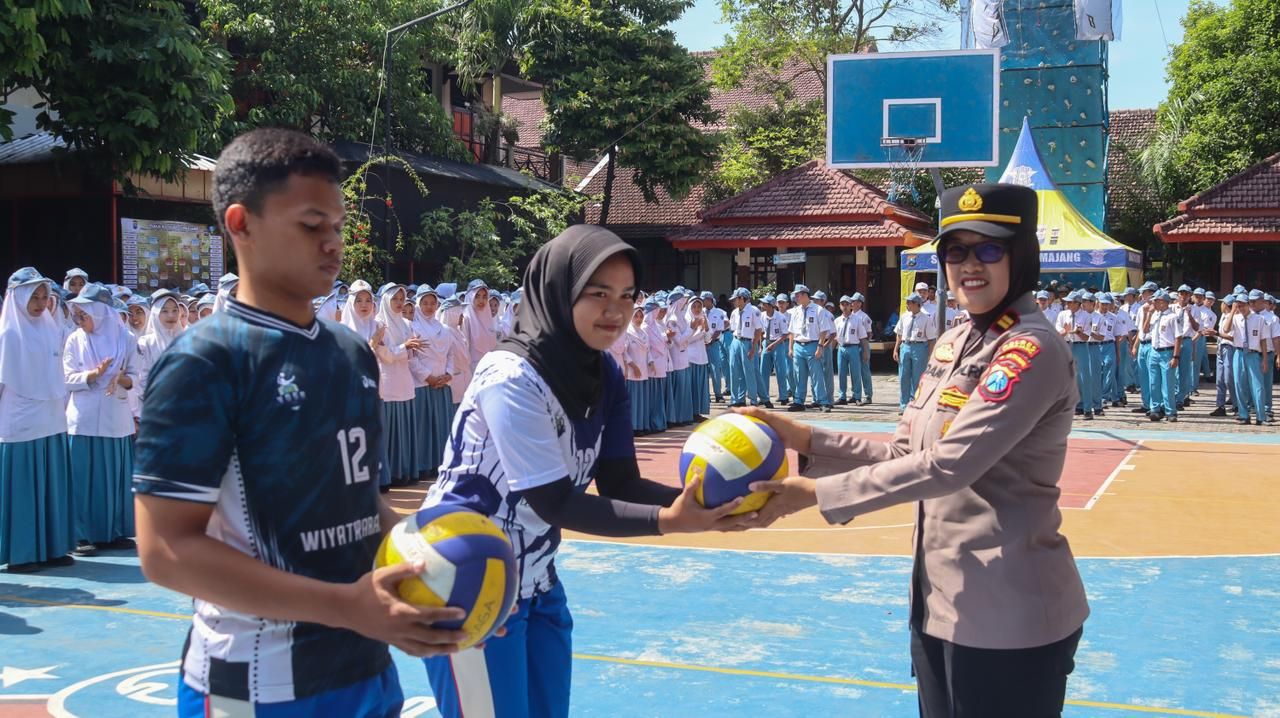 27 Tim Pelajar Adu Hebat di Turnamen Bola Voli Piala Kapolres Lumajang 2025