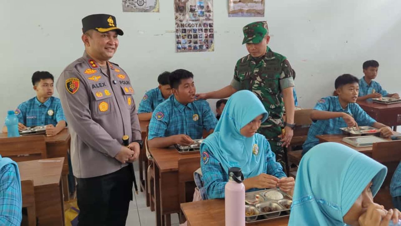 Forkopimda Lumajang Tinjau Dapur Program Makan Bergizi Gratis