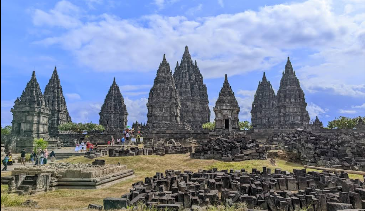 Pesona Megah Candi Prambanan Yogyakarta, Keajaiban Arsitektur di Tanah Jawa