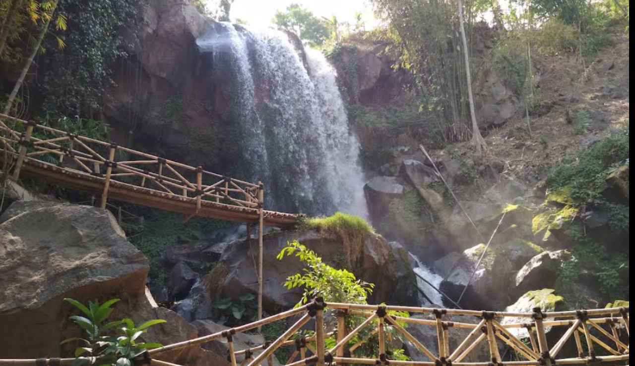 Menyegarkan Diri di Alam Asri Coban Lanang Batu, Surga Tersembunyi di Kaki Gunung Panderman