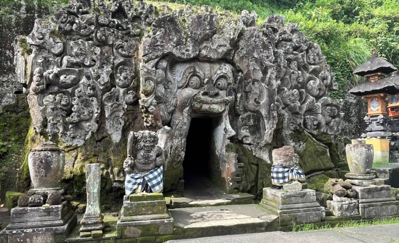Menyelami Keheningan Spiritual di Goa Gajah Bali, Warisan Sejarah Suci di Gianyar