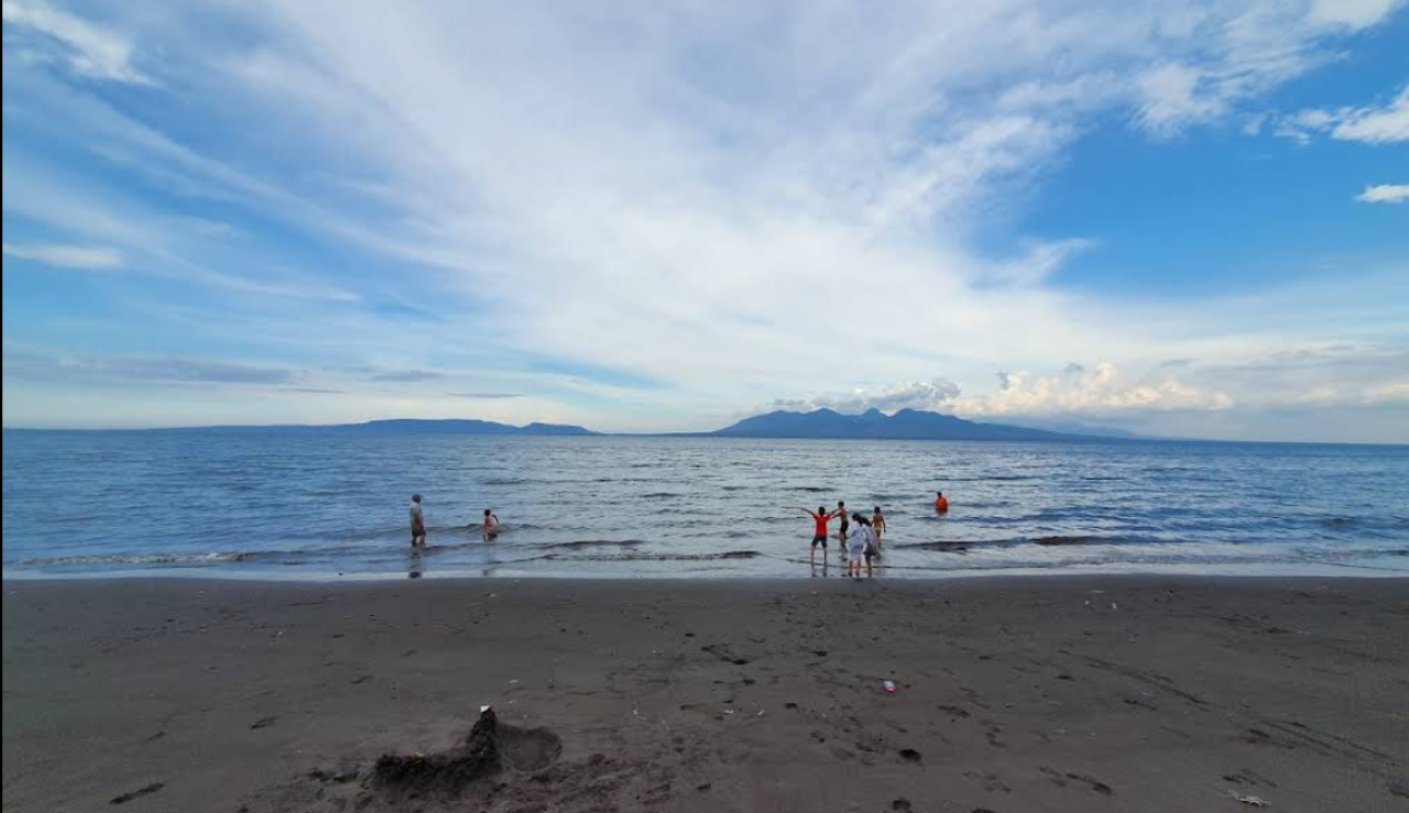 Pantai Pulau Santen Banyuwangi, Surga Tropis Bernuansa Religi di Ujung Timur Jawa