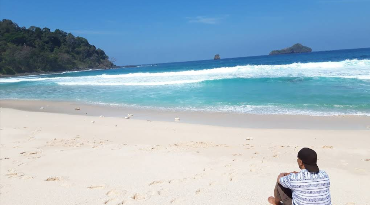 Menyusuri Keindahan Tersembunyi di Pantai Sendiki, Surga Alam di Ujung Selatan Malang