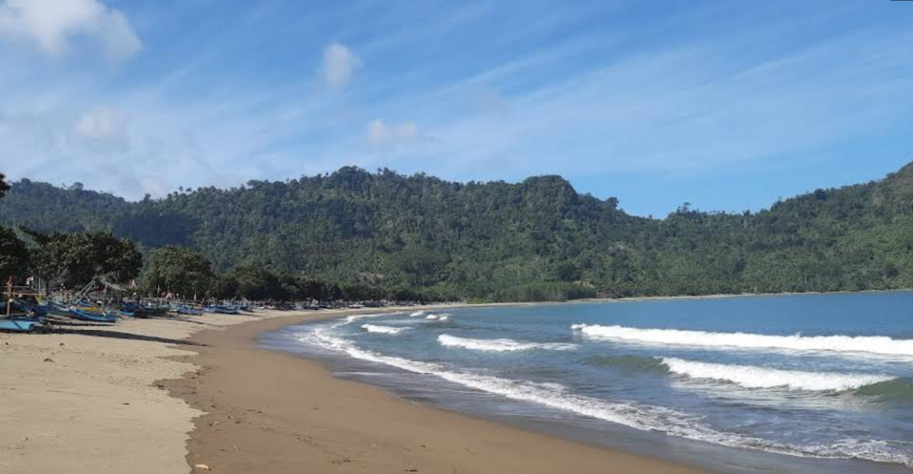 Menikmati Pesona Alam Pantai Sipelot, Keindahan Eksotis di Ujung Selatan Malang