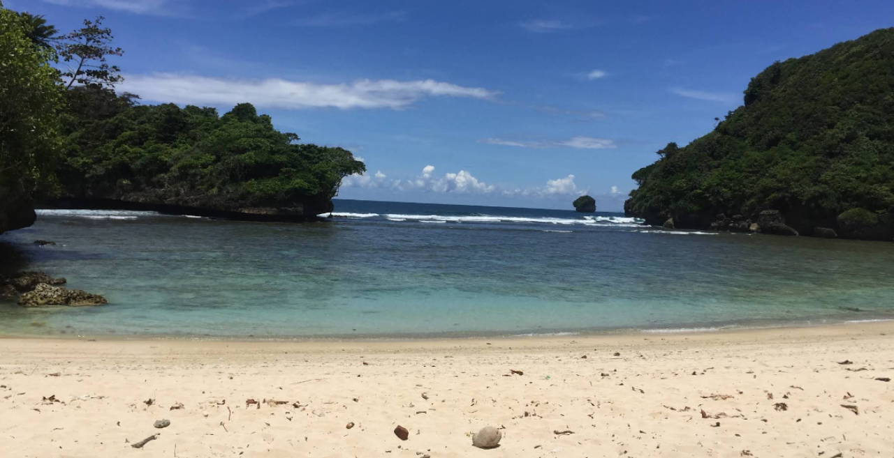 Pantai Teluk Asmara, Surga Tersembunyi dengan Panorama Eksotis di Malang Selatan