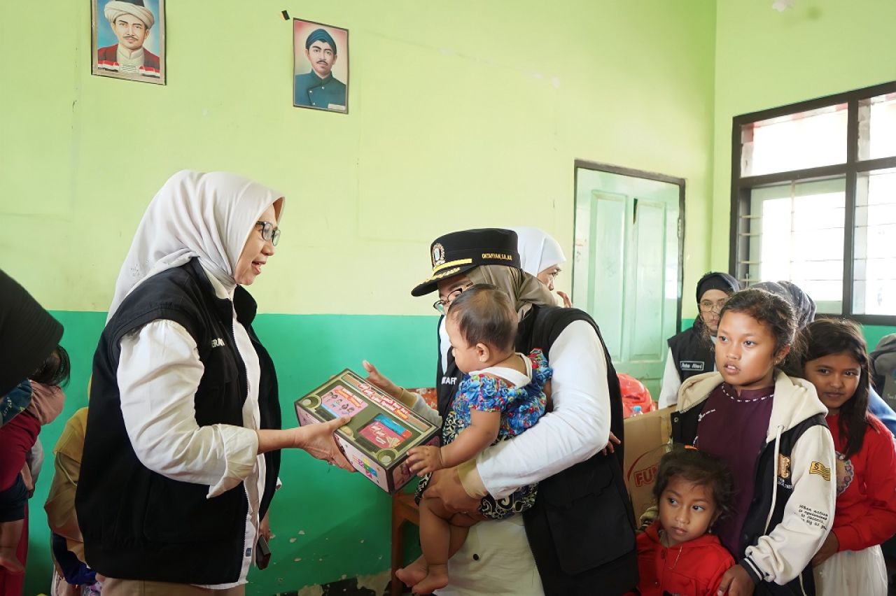 Bupati Lumajang Turun ke Pronojiwo, Pastikan Warga Semeru Tidak Berdiri Sendiri