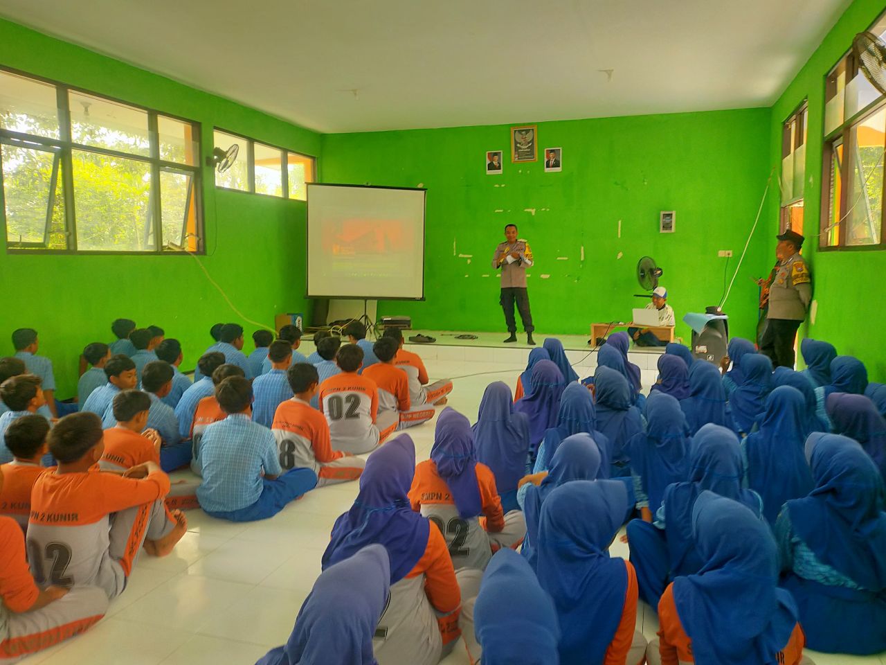 Dorong Minat Belajar, Polsek Kunir Perkenalkan SMA Kemala Bhayangkara kepada Pelajar SMP