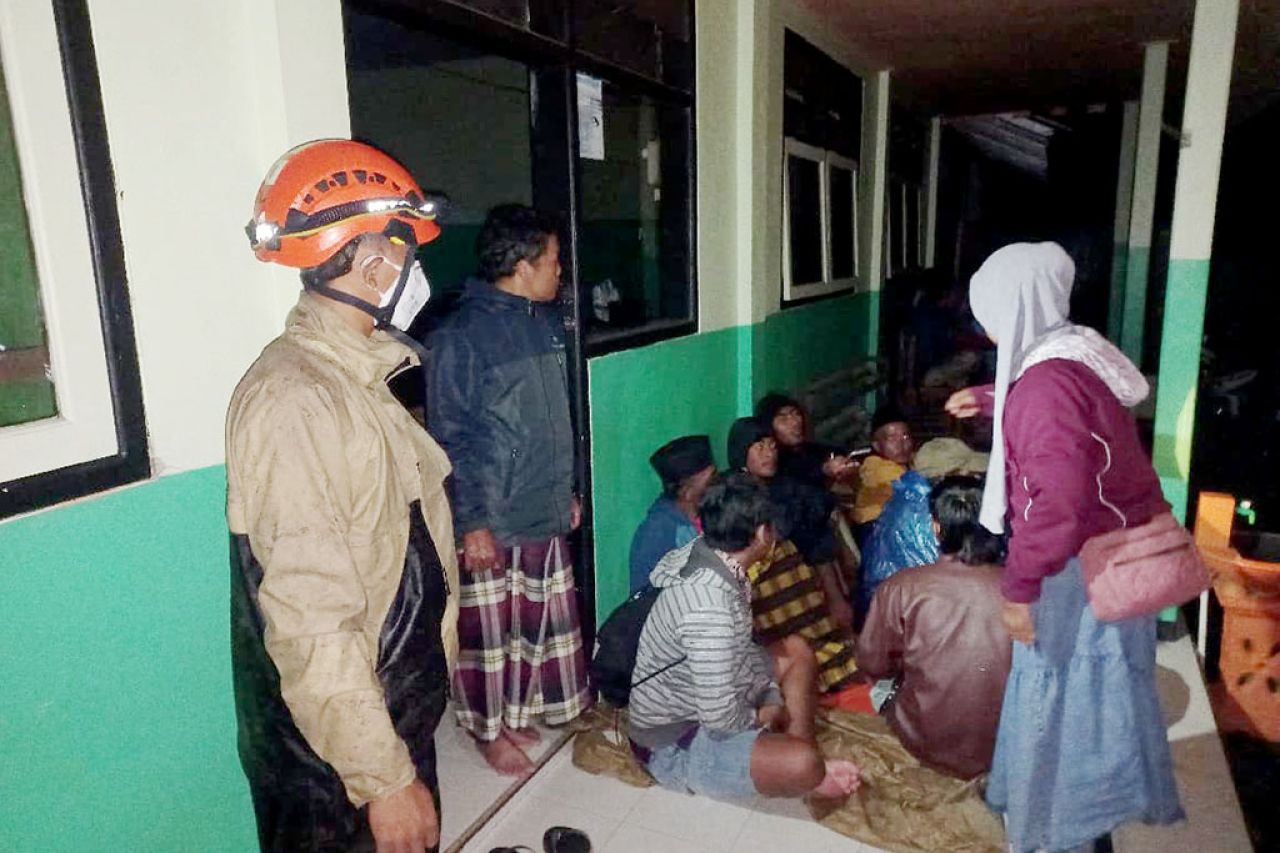 Kesadaran Warga Meningkat, Evakuasi di Zona Merah Semeru Berjalan Cepat dan Tertib