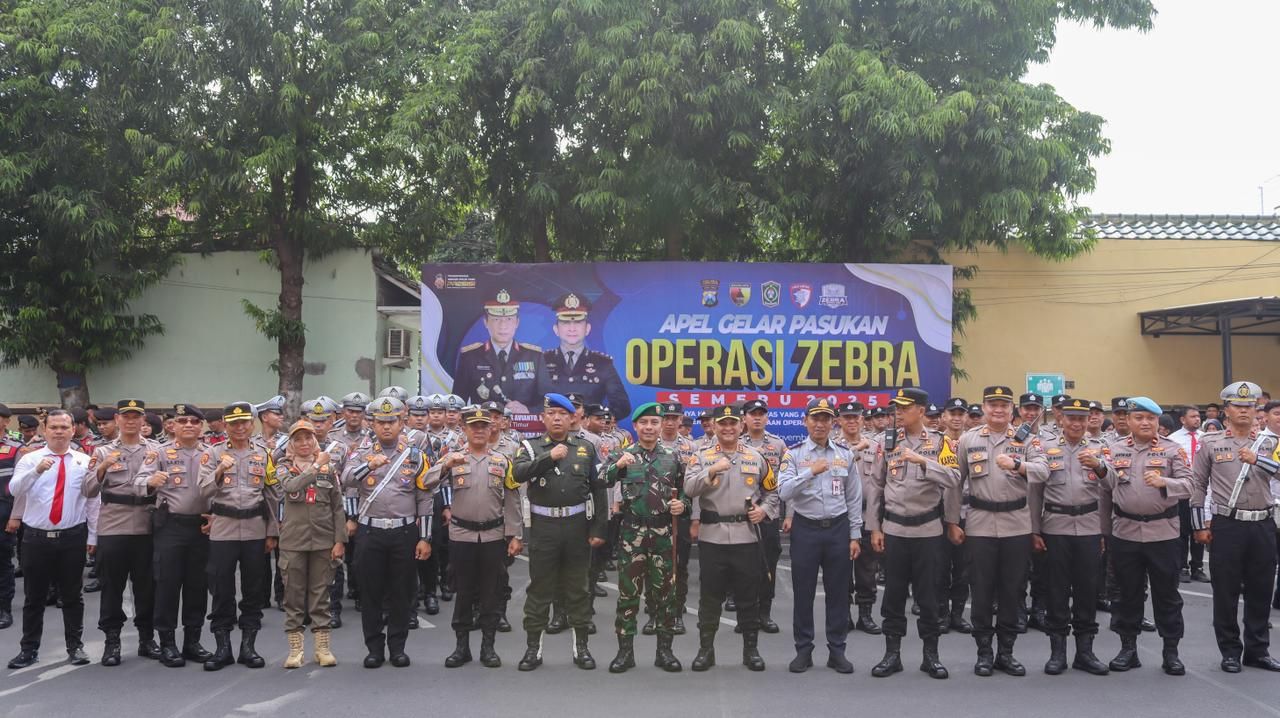 Kapolres Lumajang Pimpin Apel Operasi Zebra Semeru 2025