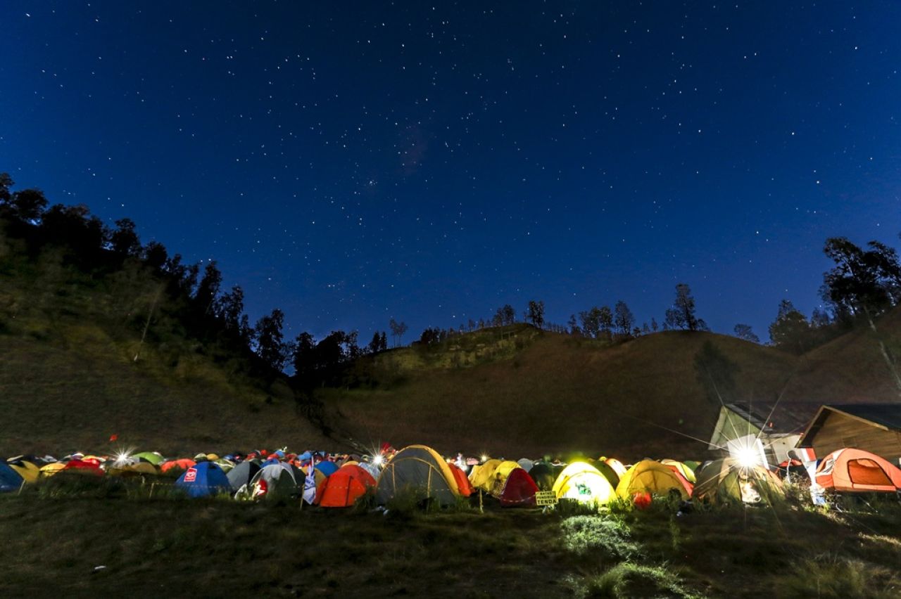 Di Ambang Bahaya: Pendaki Terjebak di Ranu Kumbolo Saat Semeru Awas