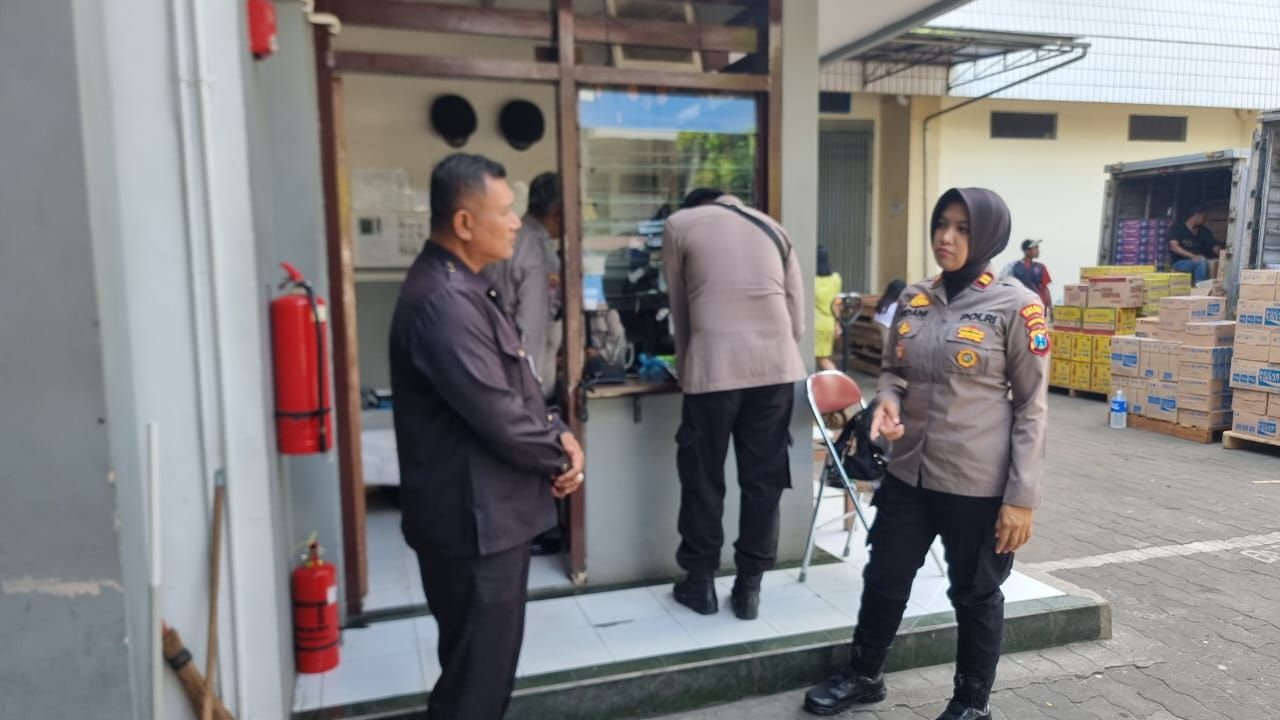 Sat Binmas Polres Lumajang Ingatkan Satpam Hotel Gajah Mada Waspadai Curanmor