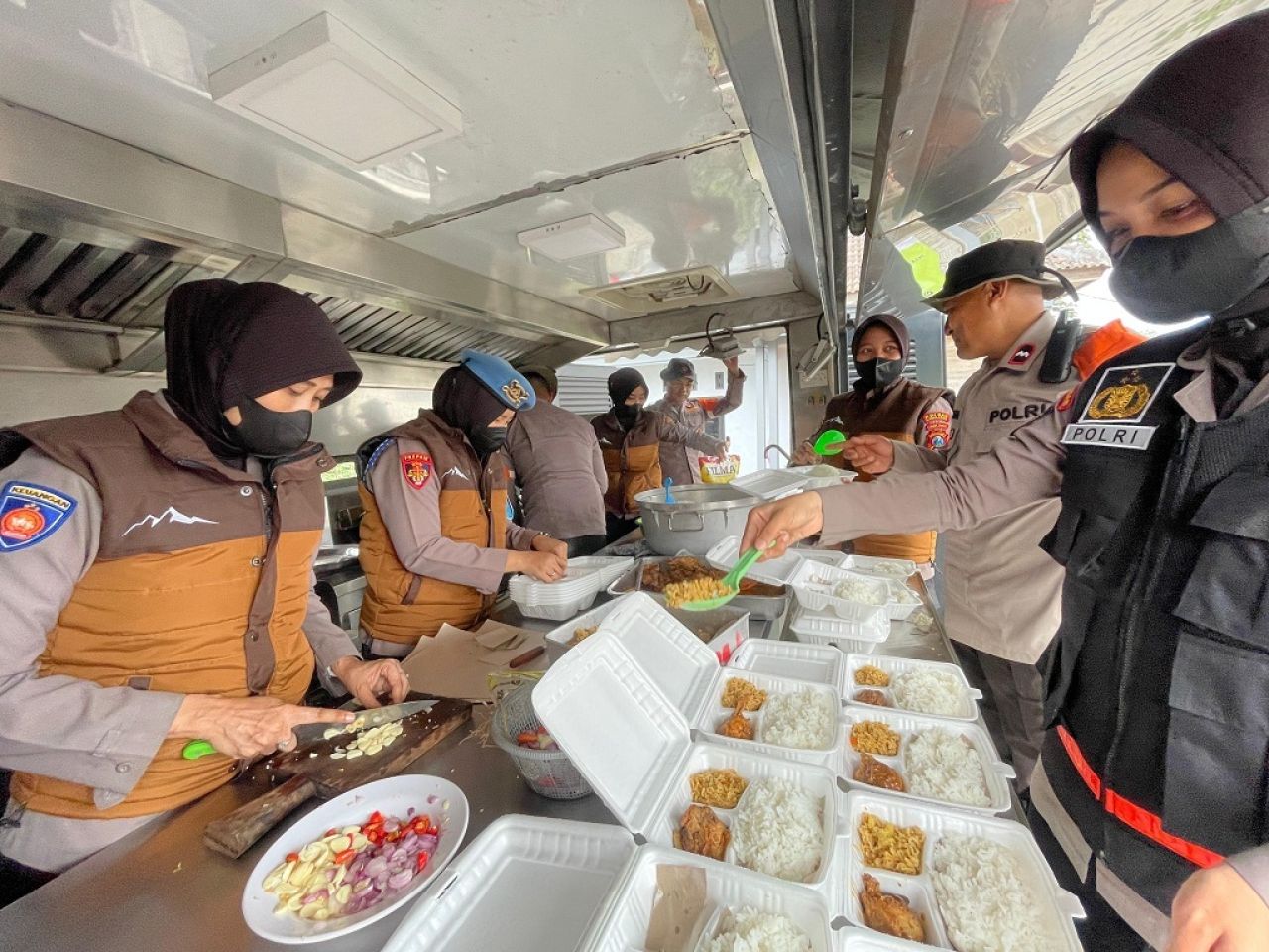 Makanan Aman, Bantuan Tepat: Pemkab Lumajang Benahi Data Pengungsi Semeru