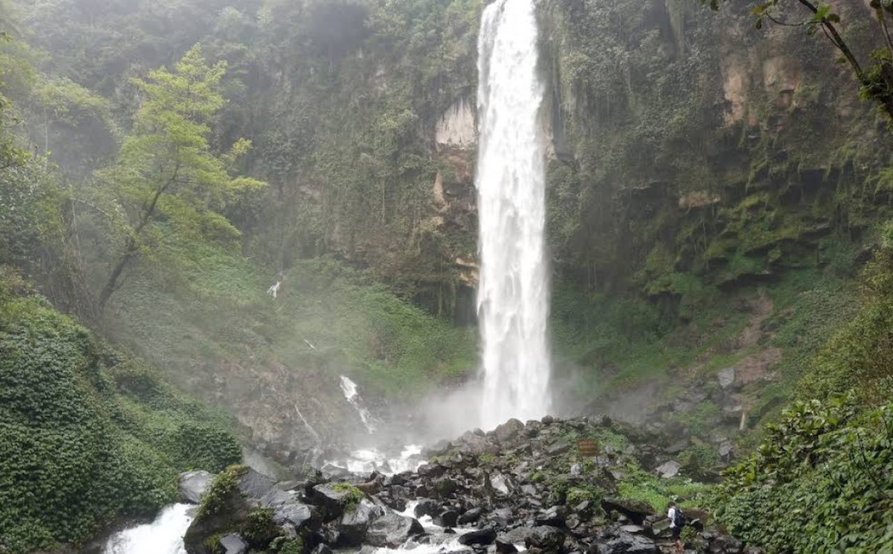 Grojogan Sewu, Keindahan Air Terjun Legendaris di Jantung Tawangmangu Karanganyar