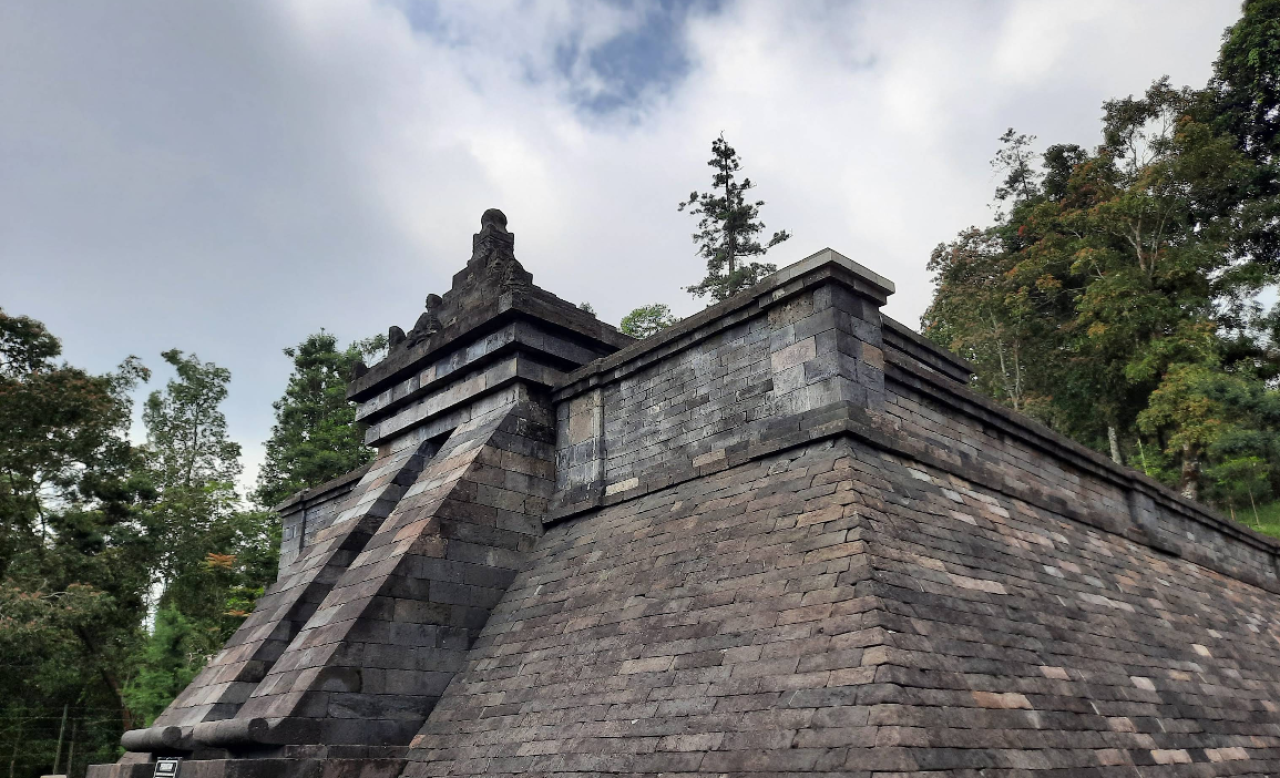 Candi Cetho, Wisata Penuh Pesona Mistis di Puncak Lereng Lawu Karanganyar