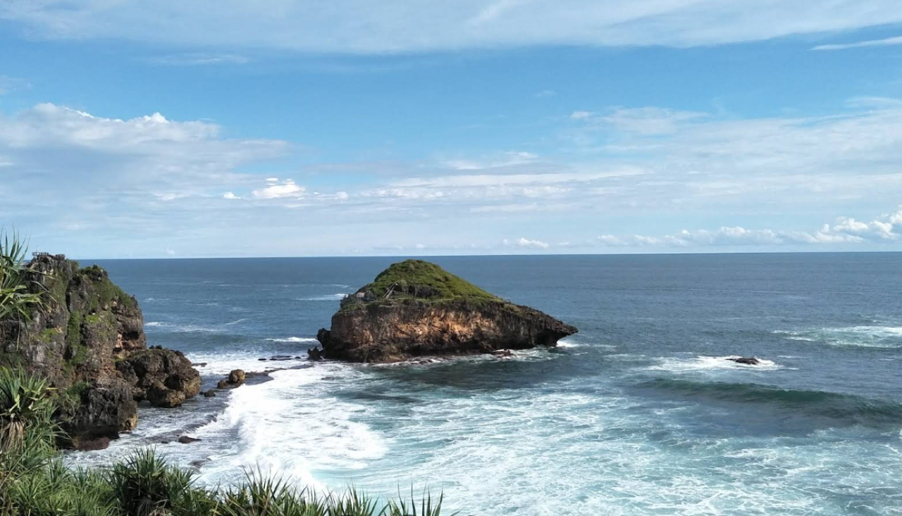 Pantai Nglampor Yogyakarta, Surga Tersembunyi di Tepus dengan Pesona Alam yang Menenangkan