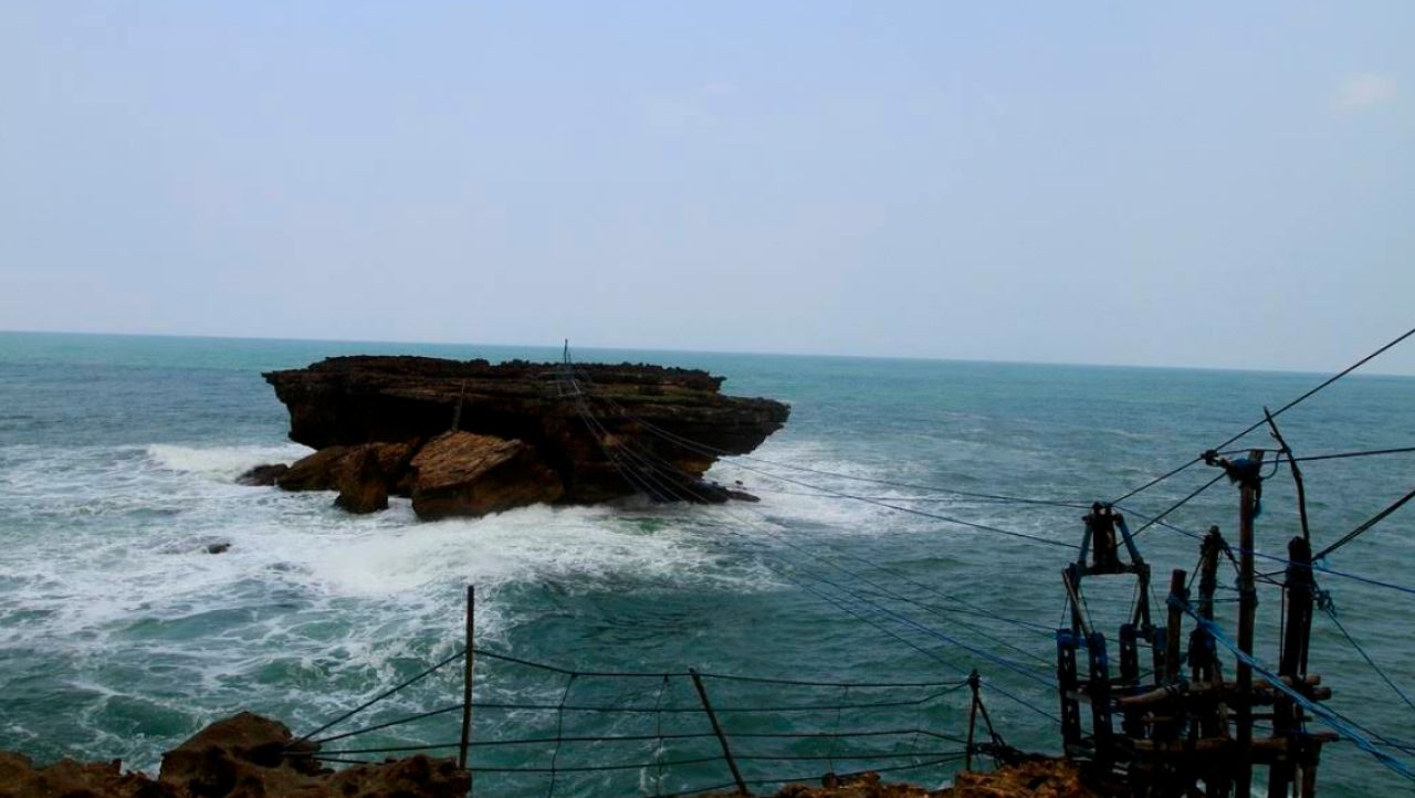 Pantai Timang, Sensasi Menantang di Atas Ombak Gunungkidul Yogyakarta